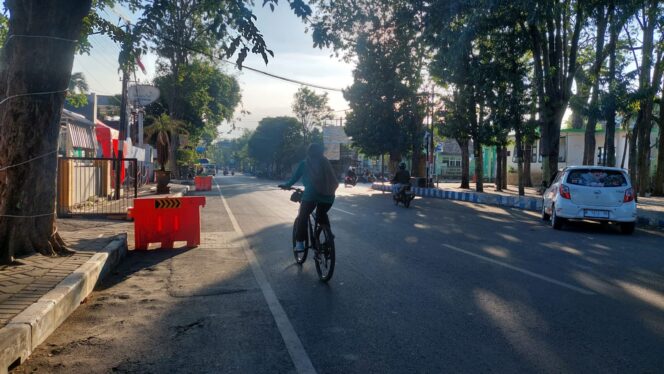 
					Jalan A. Yani di kawasan Alun-alun Kota Probolinggo yang akan dijadikan satu arah.