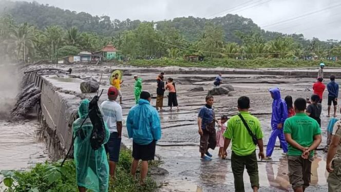 
					TRAUMA: Banjir lahar hujan Gunung Semeru dan tanah longsor membuat warga trauma. (foto: dok)