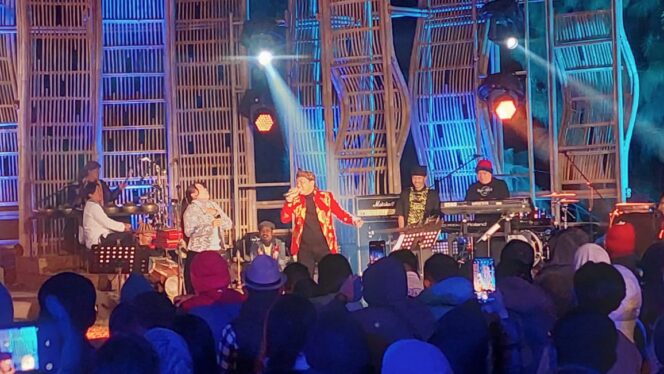 
					MEMUKAU: Performa Denny Caknan saat membawakan lagu Los Dol di Jazz Gunung 2023. (foto: Hafiz Rozani)