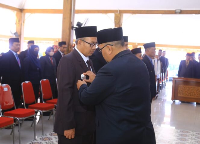 
					Pemkab Mutasi 78 Pejabat Eselon III dan IV