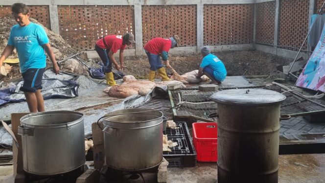 
					Kreatif! Masjid Al Akbar Surabaya olah Limbah Qurban jadi Kompos