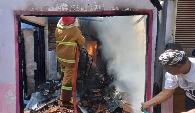 
					Kebakaran rumah di Jalan S. Parman, Minggu (31/07/23) lalu.