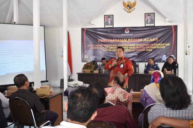 
					PAPARAN: Komisioner KPU Kab. Probolinggo, Agus Hariyanto A, memberikan paparan soal verifikasi BCAD. (foto: dok).