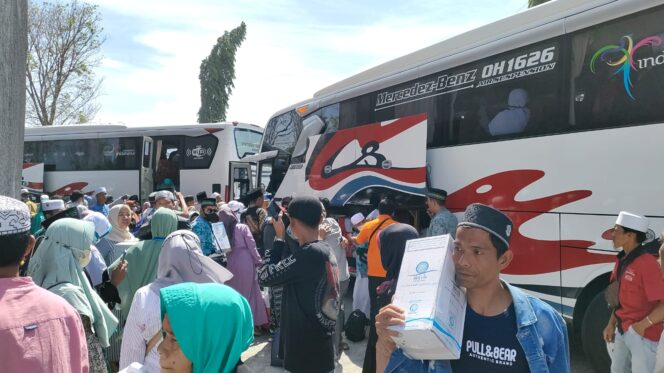 
					Suasana penjemputan kepulangan jemaah haji Kabupaten Probolinggo, Jumat (28/7/2023) lalu.