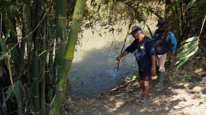 
					HILANG: Proses pencarian orang yang hilang di kawasan Sungai Bondoyudo Lumajang. (foto: Asmadi)