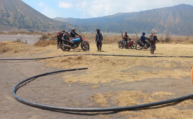 
					Rombongan Prewed di Bromo Akan Bantu Perbaiki Pipa Air