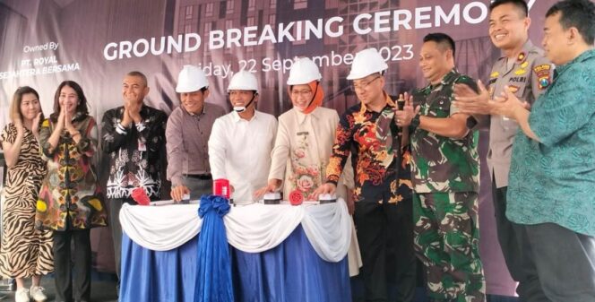 
					GROUNDBREAKING: Bupati didampingi Wabup Lumajang Thoriqul Haq, meresmikan pembangunan Hotel Aston Inn Lumajang - East Java. (foto: Asmadi)