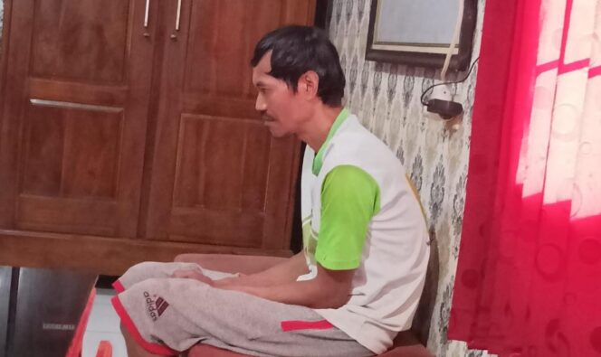 
					SADIS: Imam Basori (42) ditangkap polisi pasca membacok ayah kandungnya sendiri, Tibji. (foto: Moh. Rois)