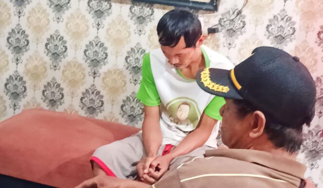 
					TES KEJIWAAN: Pelaku Imam Basori menjalani tes kejiwaan untuk mengetahui kondisi mentalnya. (foto: Moh. Rois)