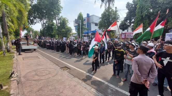 
					Dukung Palestina dan Menentang Israel, Massa Kumail Aksi Damai