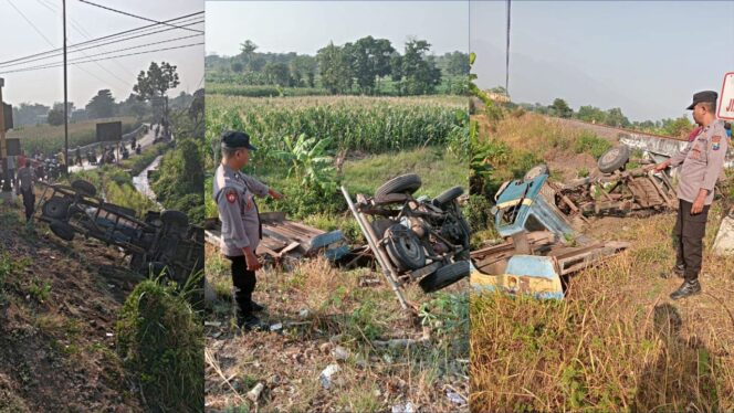 
					Pikap Muat Pasir Disambar KA, Sopir Selamat