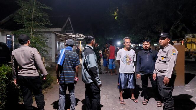 
					HILANG: Petugas gabungan bekerja keras untuk menemukan keberadaan pelajar SMP yang hilang di aliran Sungai Bondoyudo Lumajang. (foto: Asmadi)