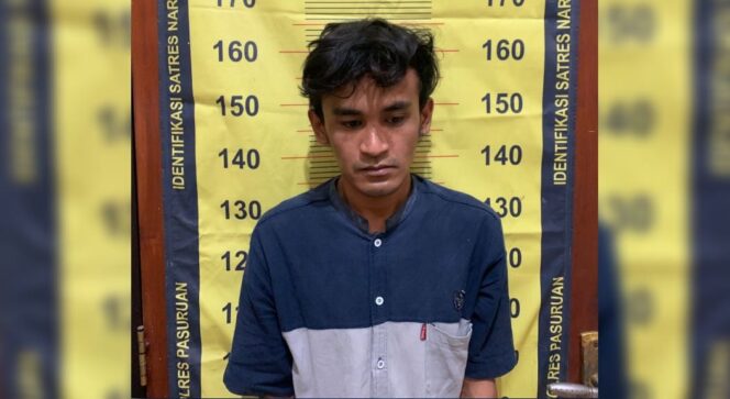 
					DITANGKAP: Doni Abdillah (26) diringkus polisi akibat edarkan sabu. (foto: Moh. Rois)