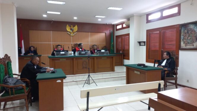 
					VONIS: Suasana sidang vonis penimbunan solar ilegal di PN Kota Pasuruan. (foto: Moh. Rois).