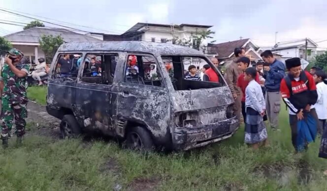 
					HANGUS: Kondisi Suzuki Futura pasca hangus terbakar. (foto: Moh. Rois)