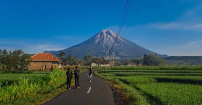 
					FLUKTUATIF: Gunung Semeru masih fluktuatif sehingga dapat membahayakan warga sekitar. (foto: istimewa)