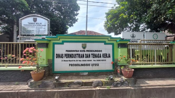 
					Kantor Disperinaker Kota Probolinggo. (foto: Hafiz Rozani)