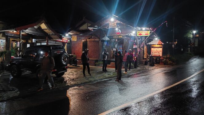 
					JELANG LIBUR NATARU: Salah satu hotel di kawasan Bromo, Sukapura, Kabupaten Probolinggo. (foto: Hafiz Rozani)