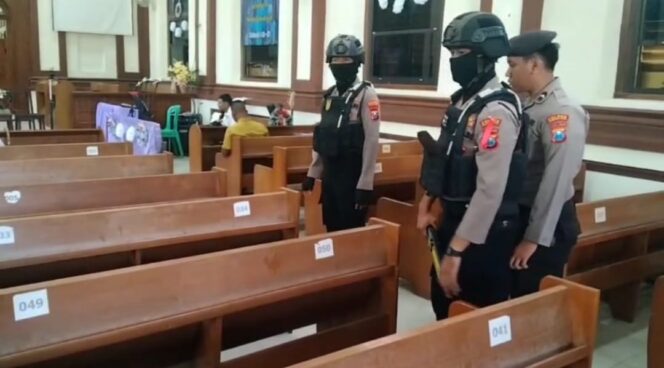 
					Siaga Natal, Polisi Sterilisasi 17 Gereja di Kota Pasuruan