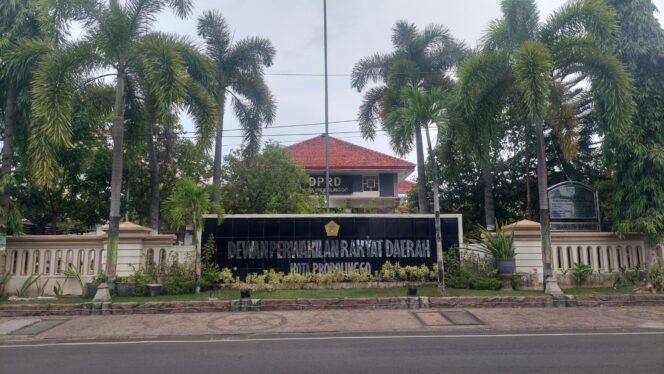 
					Kantor DPRD Kota Probolinggo di Jalan Suroyo. (foto: dok)