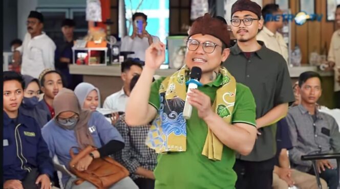 
					Gus Muhaimin menjawab pertanyaan kaum milenial dalam acara Slepet Imin didampingi Gus Hilman yang jadi host. (foto: istimewa)