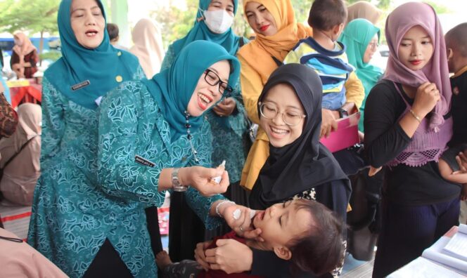 
					Pelaksanakan Sub Pekan Imunisasi Nasional Polio secara serentak di Kabupaten Lumajang. (foto: Asmadi)