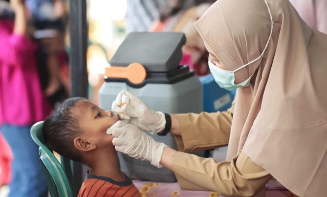 
					DIKEBUT: Satu satu kegiatan Sub PIN Polio pada anak di Kota Probolinggo. (foto: FB Kelurahan Wiroborang).