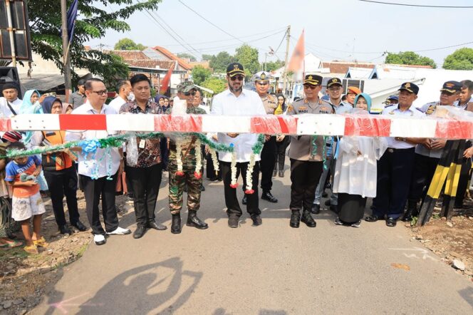 
					DIRESMIKAN: Walikota dan Forkopimda meresmikan pos perlintasan JPL 03, Jalan S. Parman (Foto: Istimewa).