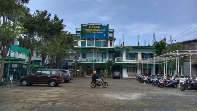 
					Kampus Universitas Zainul Hasan (UNZAH) Genggong Probolinggo. (foto: dok)