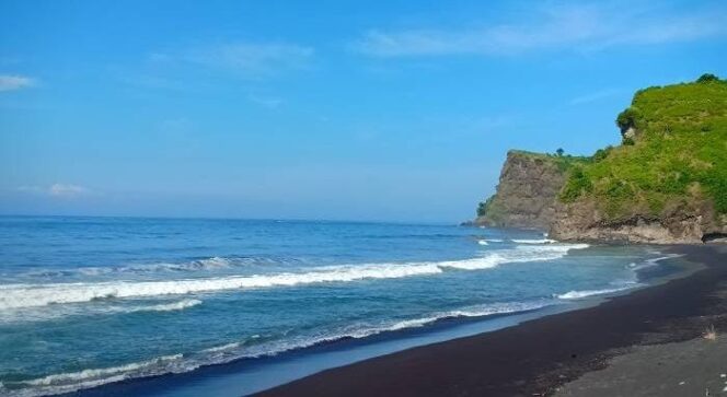 
					RAWAN BENCANA: Salah satu pantai di kawasan selatan Lumajang yang berpotensi terdampak tsunami. (foto: Asmadi).