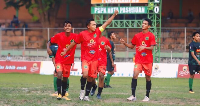 
					JADI TUAN RUMAH: Pemain Persekabpas dalam pertandingan Liga 3 Jatim, beberapa waktu lalu. (foto: dok)