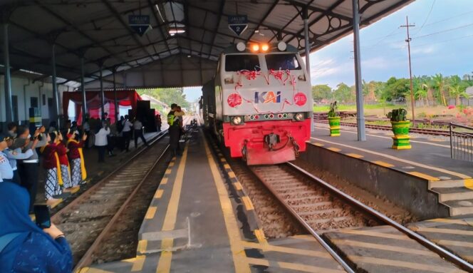 
					SIAP: Kereta Api di Stasiun Klakah Lumajang siap dimanfaatkan pemudik. (foto: dok).