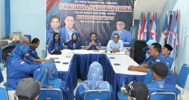 
					BURSA CABUP: DPC Partai Demokrat Kabupaten Lumajang saat membuka pendaftaran cabup-cawabup. (Foto l- 