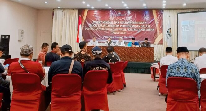 
					SOSIALISASI: KPU Kota Pasuruan menggelar sosialisasi mengenai syarat minimal dan sebaran dukungan bagi bakal calon perseorangan dalam pemilihan walikota dan wakil walikota Pasuruan tahun 2024, Jumat (3/5/24). ((foto: Moh. Rois).