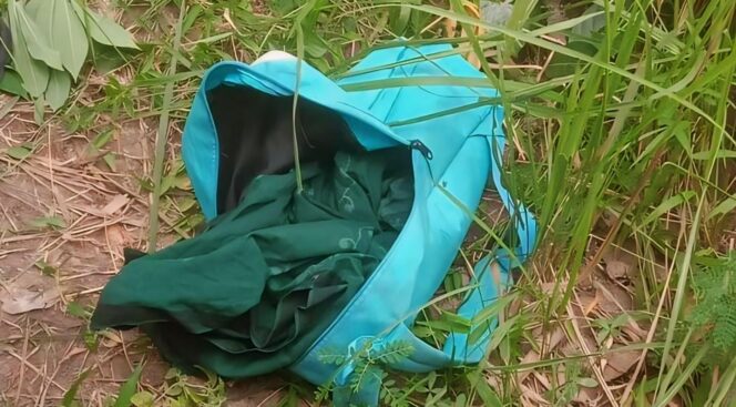 
					HEBOH: Tas tosca berisi bayi ditemukan warga di kebun tebu Desa Mangunsari, Kecamatan Tekung, Kabupaten Lumajang, Jumat (10/5/24) siang. (foto: Asmadi).