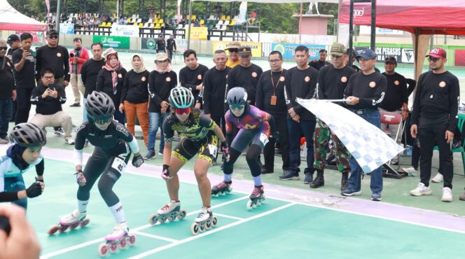 
					SERU: Pelepasan peserta Mahameru Open Roller di sirkuit wisata Tambuh Raya, Desa Cindro, Kec. Pasirian, Kab. Lumajang. (foto: Asmadi)