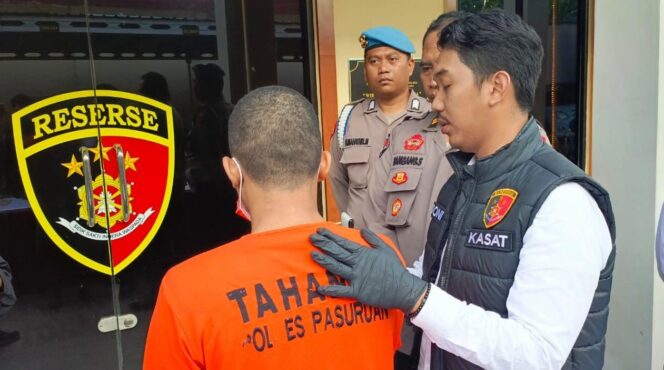 
					BEJAT: Pelaku pemerkosaan, Zidan Maulana Bahtiar, pria asal Desa Karang Mengga, Kecamatan Purwosari, Kabupaten Pasuruan, saat diperiksa polisi. (foto: Moh.  Rois).