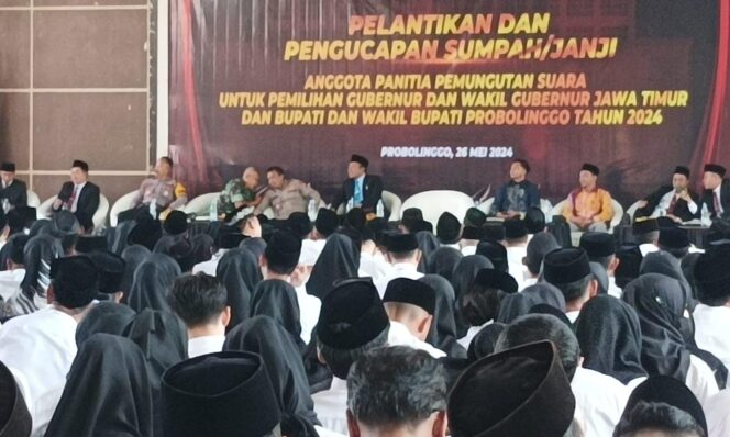 
					DILANTIK: Prosesi Pelantikan PPS se-Kabupaten Probolinggo untuk Pemilukada, Minggu (26/5/24) pagi. (foto: Ali Ya'lu).