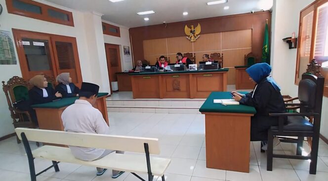 
					VONIS: Suasana sidang kasus pembunuhan ibu dan anak di PN Kota Pasuruan. (foto: Moh. Rois).