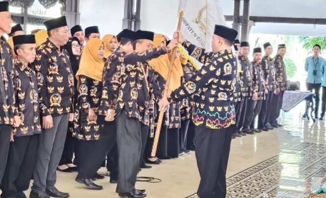 
					DILANTIK: Prosesi pelantikan Pengurus Daerah Persatuan Anggota Badan Permusyawaratan Desa Seluruh Indonesia (PABPDSI) Lumajang, Sabtu (20/7/24) pagi. (foto: Asmadi).