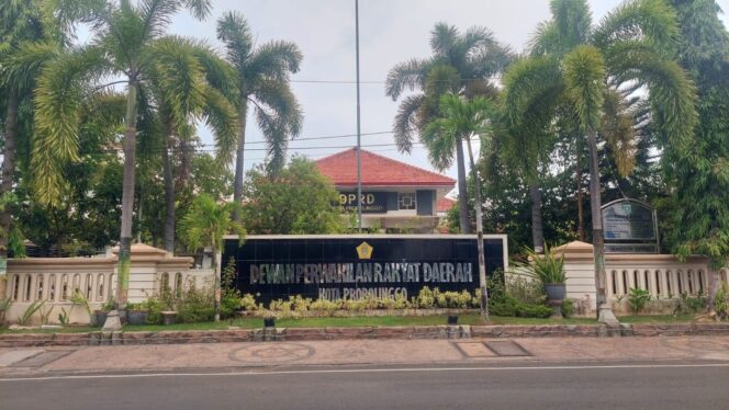 
					Gedung DPRD Kota Probolinggo yang terletak di Jl. Suroyo. (foto: Hafiz Rozani).