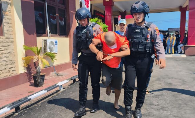 
					DITEMBAK: Tersangka ditembak pada bagian kaki oleh anggota Satreskrim Polres Probolinggo karena melawan saat akan disergap. (foto: Ali Ya'lu).