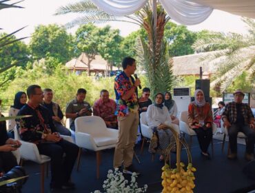 DISKUSI: Sandiaga dalam acara 'Diskusi Bareng Komunitas (Di BaTas)' yang berlangsung di Kurma Park, Pasuruan, Sabtu (26/7/2024). (foto: Moh. Rois).