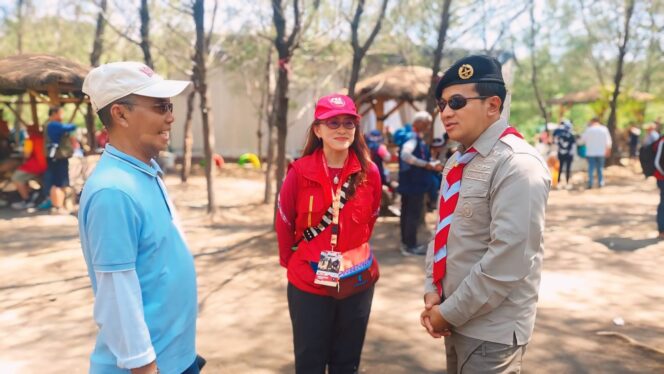 
					PROMO WISATA: Pj Walikota Probolinggo, Nurkholis, berbincang dengan International Relationship Vice President PSA, Agatha Bunanta. (foto: Hafiz Rozani).