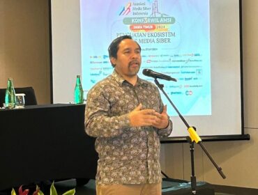  Ketua Umum Asosiasi Media Siber Indonesia (AMSI) Pusat, Wahyu Dhyatmika, saat sambutan dalam Konferwil 3 AMSI Jawa Timur, Sabtu (27/7/24) siang. (foto: istimewa).