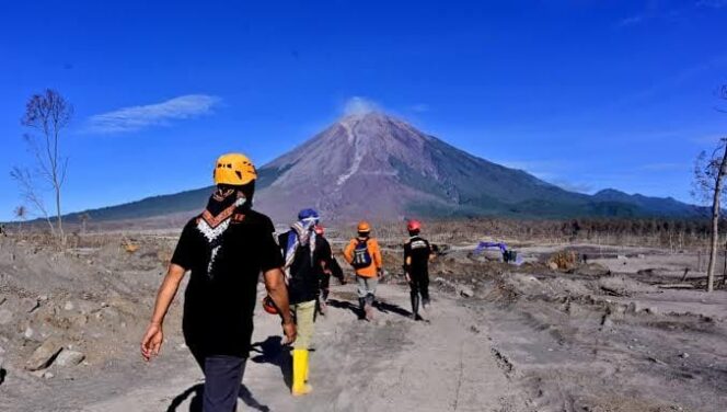 
					POTENSI BENCANA: Gunung Semeru menjadi salah satu potensi bencana di Kabupaten Lumajang. (foto: Asmadi).