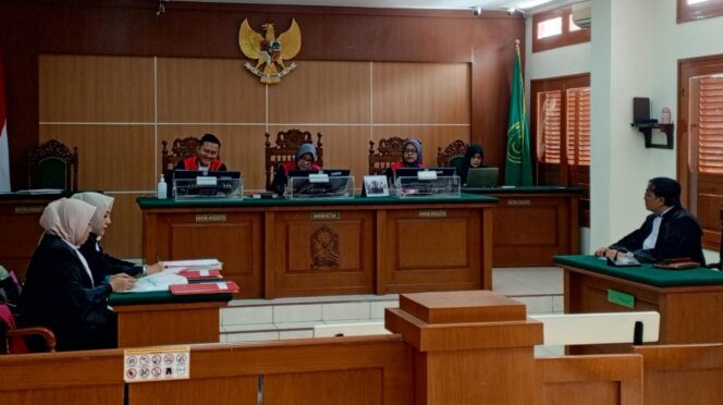 
					SIDANG: Sidang pembacaan duplik sengketa merk di PN Pasuruan. (foto: Moh. Rois).