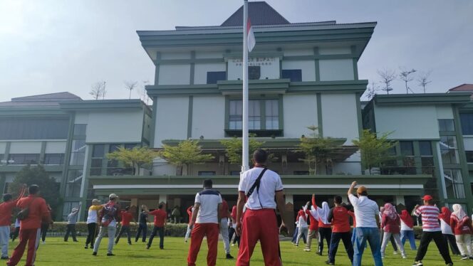 
					Kantor Bupati Probolinggo di Jl. Panglima Sudirman, Kota Kraksaan.