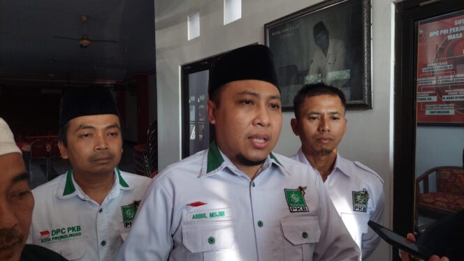 
					Ketua DPC PKB Kota Probolinggo, Abdul Mujib.