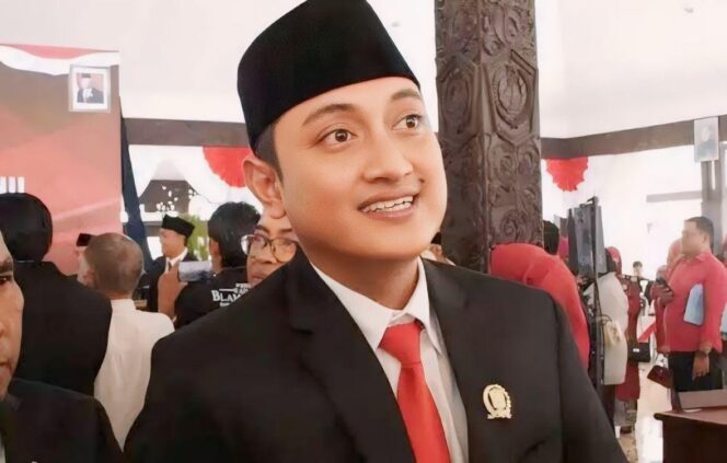 
					WAKIL RAKYAT: Yudha Adji Kusuma usai dilantik sebagai anggota DPRD Kabupaten Lumajang, Rabu (21/8/24) siang. (foto: Asmadi).